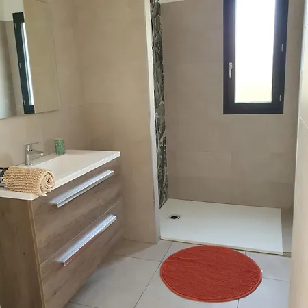 Charmante Neuve Au Bord De La ヴィラ